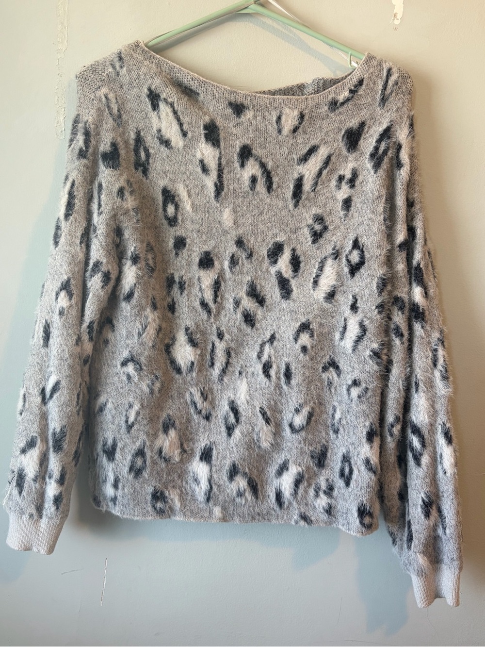 NWOT Francesca’s grey leopard fuzzy sweater
